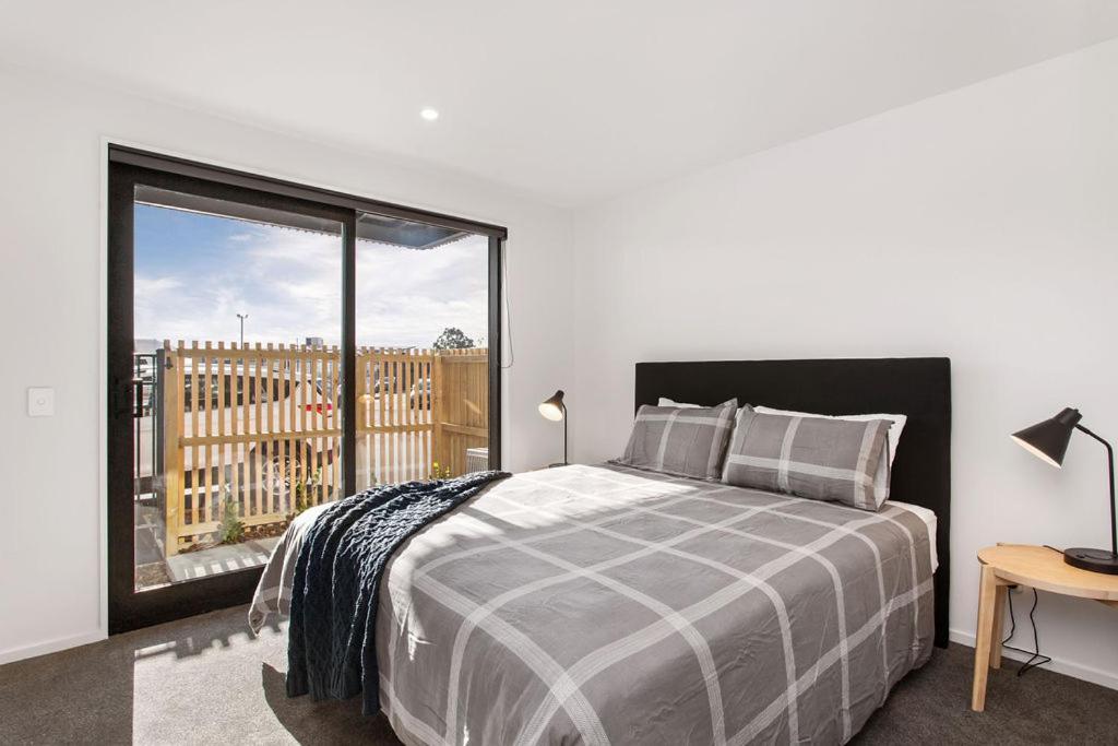 Апартаменты Stylish Brand New Sunny 3Bdrm 3Bth Garage Sleeps 6 Крайстчёрч Экстерьер фото